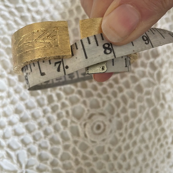 Rustic Gold Tone Bracelet with Romantic French Quote - Picture 11 of 12